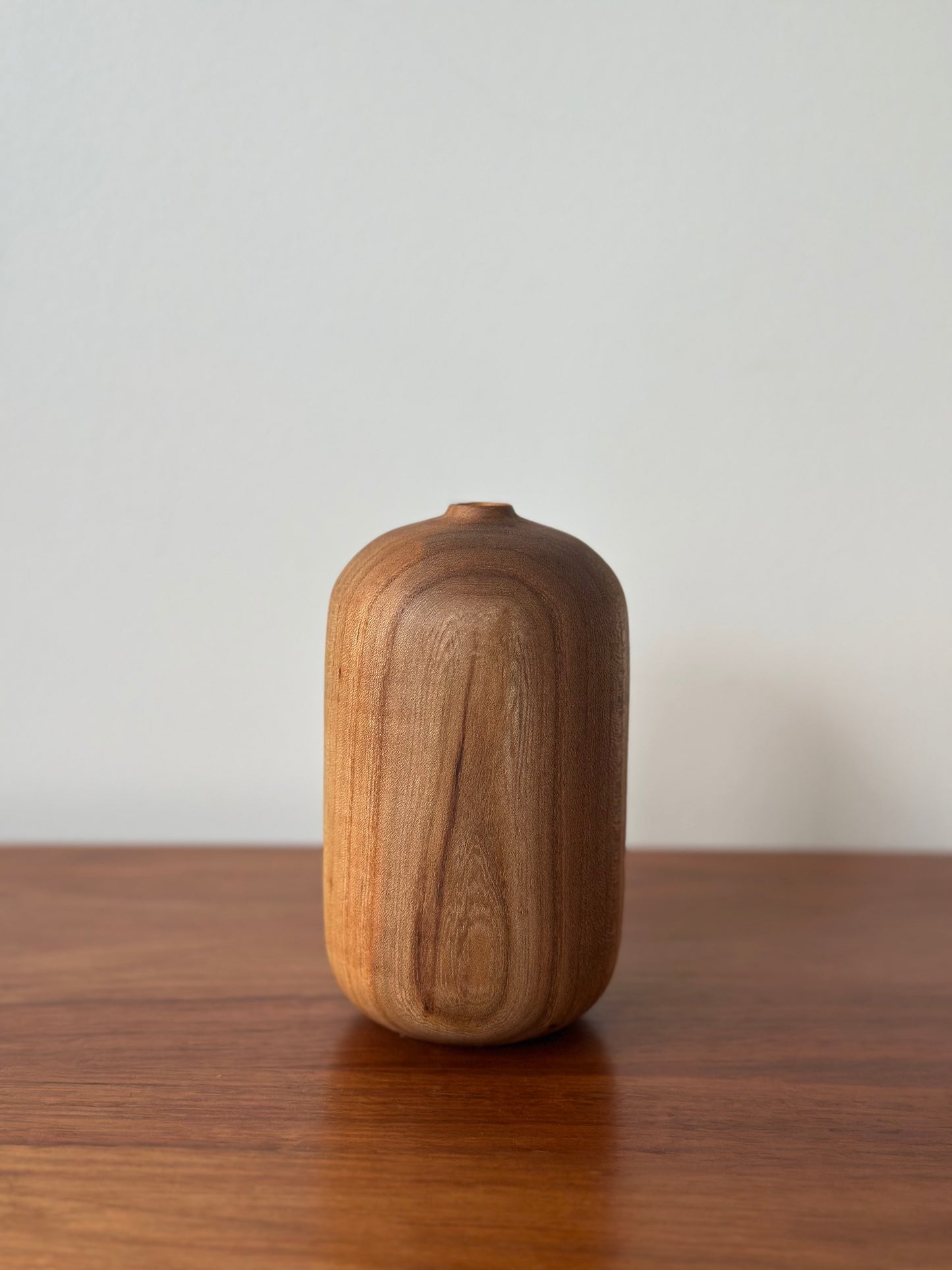 rounded bottle vase