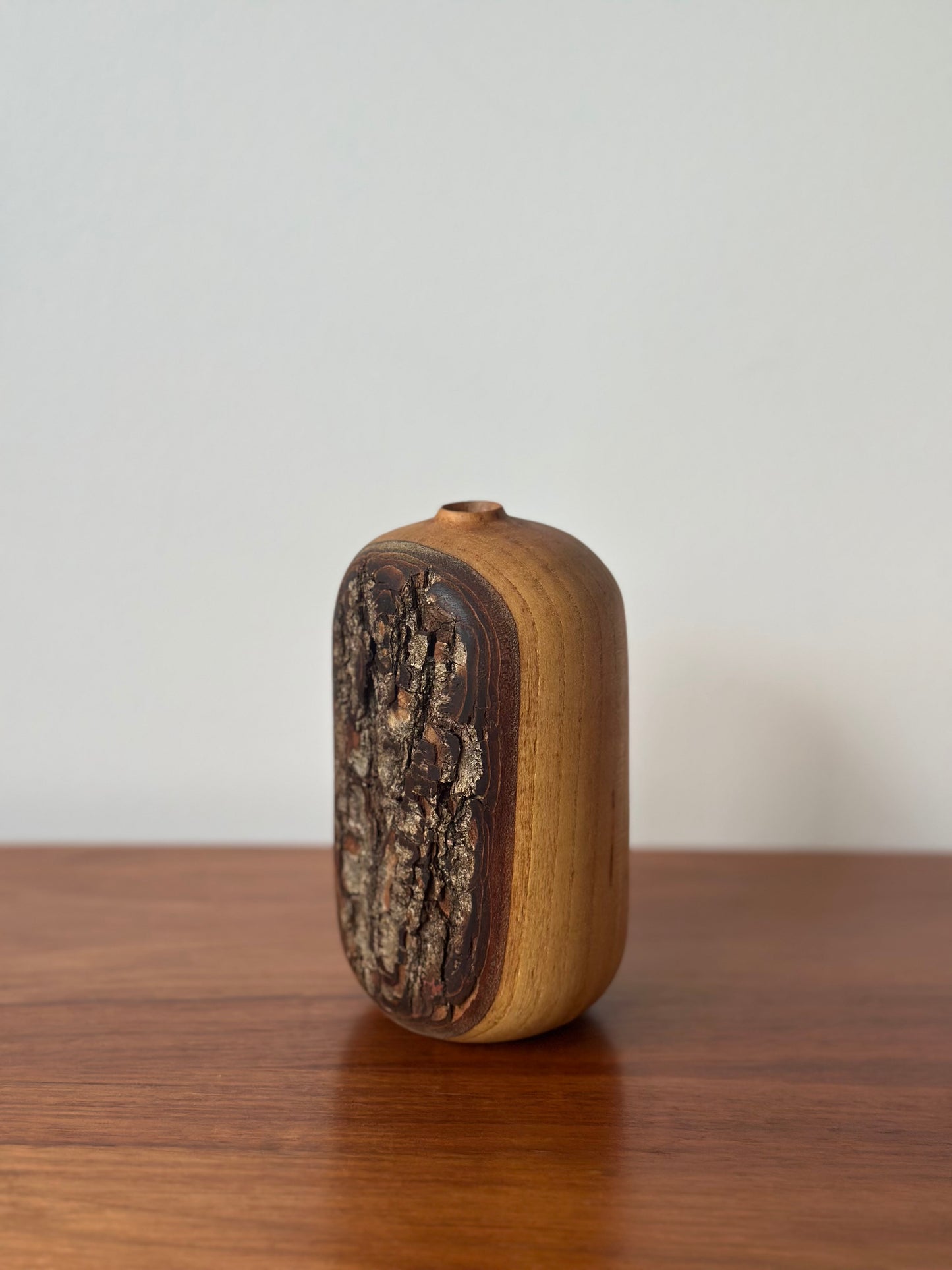 rounded bottle vase