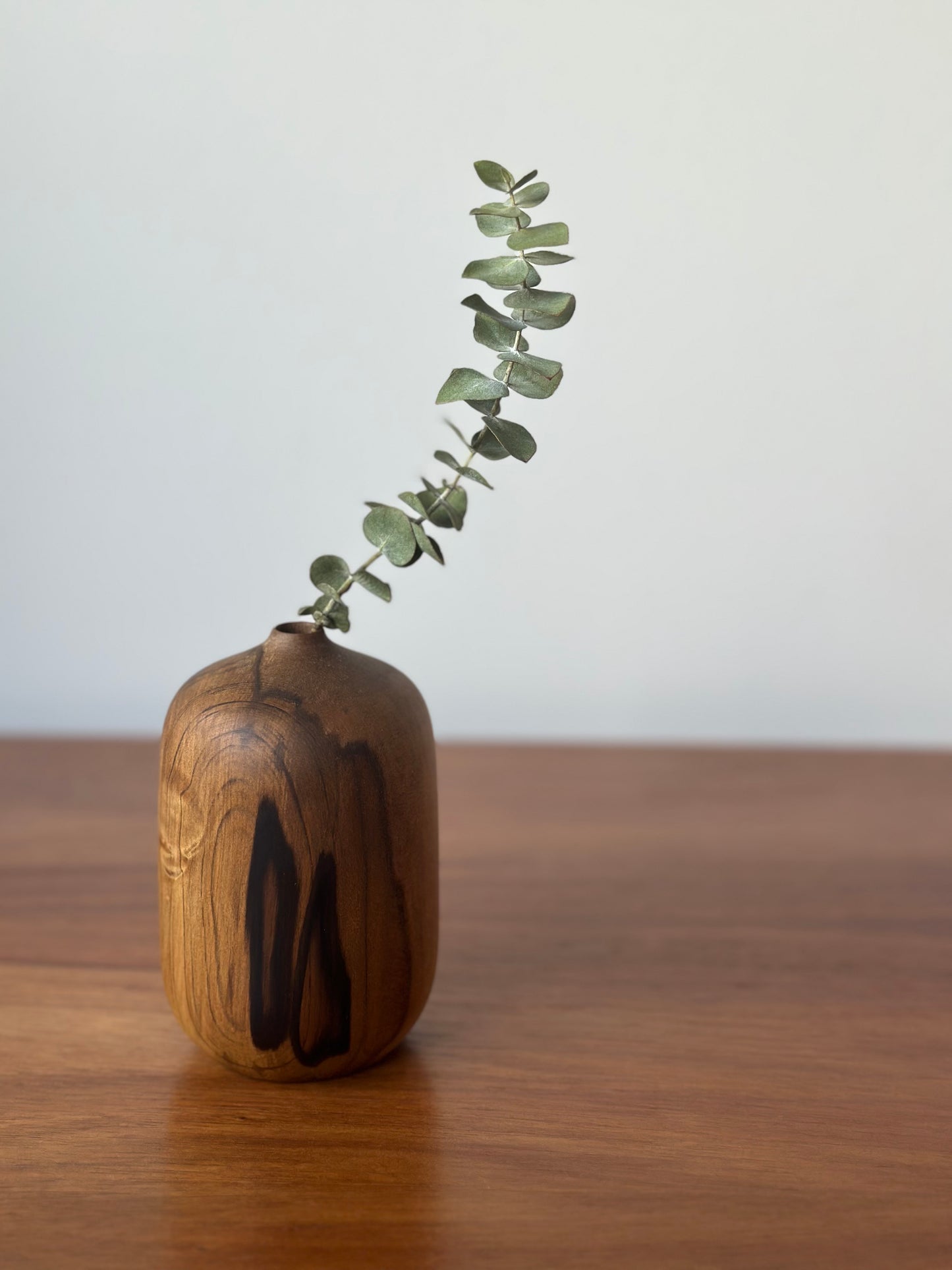 rounded bottle vase